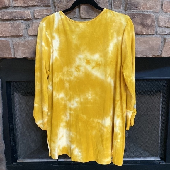 NWT Chacha Vente yellow and white top with pearlized button detail. 1X - Picture 2 of 10